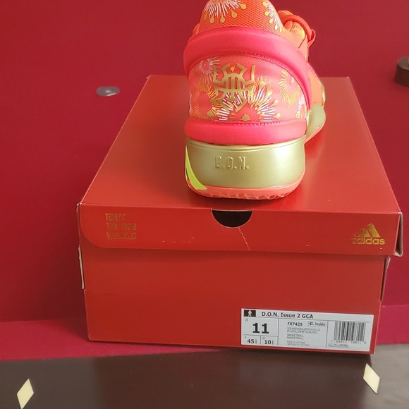 Sneakers main image 4